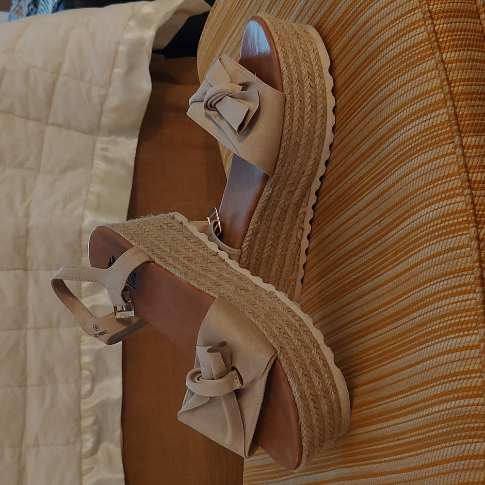 Platform sandals